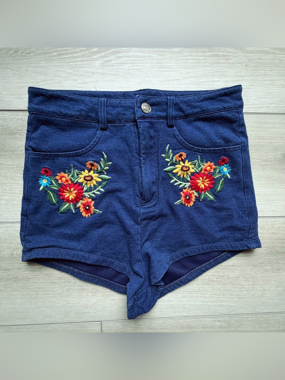 Floral embroidered high rise shorts
